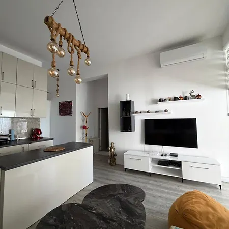 Apartman Qerret Flat House Golem