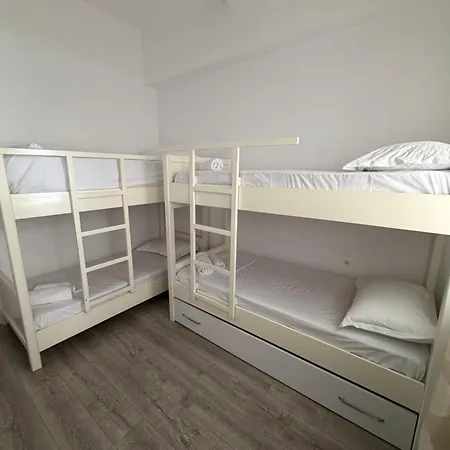 Qerret Flat House Apartman Golem