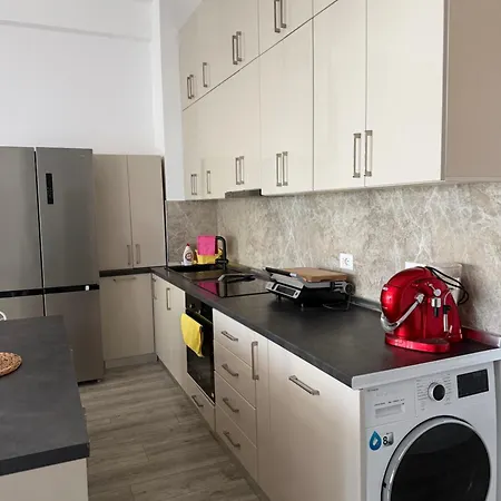 Qerret Flat House Apartamento Golem (Tirana)